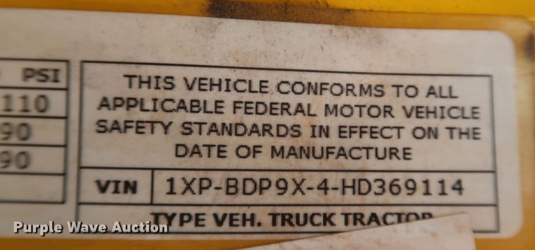 image for item KR9821 2017 Peterbilt 579  semi truck