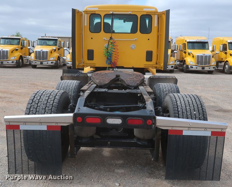 image for item KR9822 2019 Peterbilt 579  semi truck