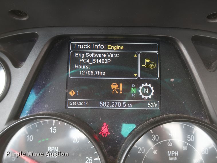 image for item KR9822 2019 Peterbilt 579  semi truck