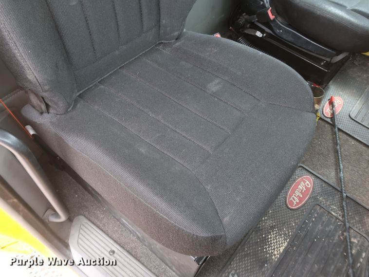 image for item KR9822 2019 Peterbilt 579  semi truck