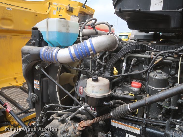 image for item KR9822 2019 Peterbilt 579  semi truck