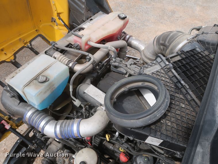 image for item KR9822 2019 Peterbilt 579  semi truck