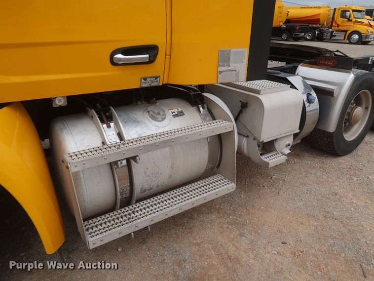 image for item KR9822 2019 Peterbilt 579  semi truck