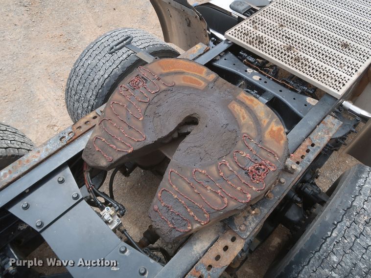 image for item KR9822 2019 Peterbilt 579  semi truck