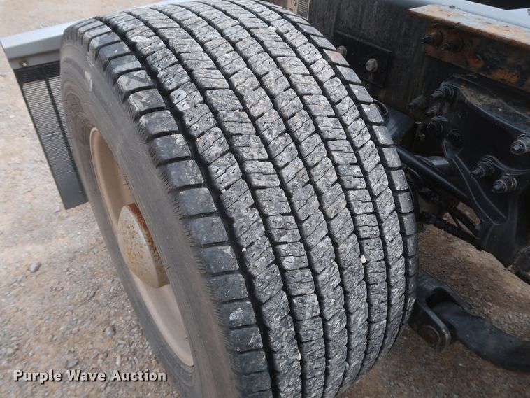 image for item KR9822 2019 Peterbilt 579  semi truck