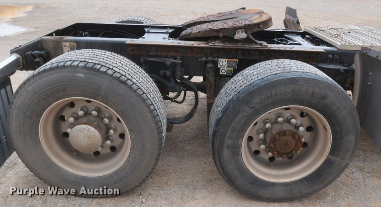 image for item KR9822 2019 Peterbilt 579  semi truck