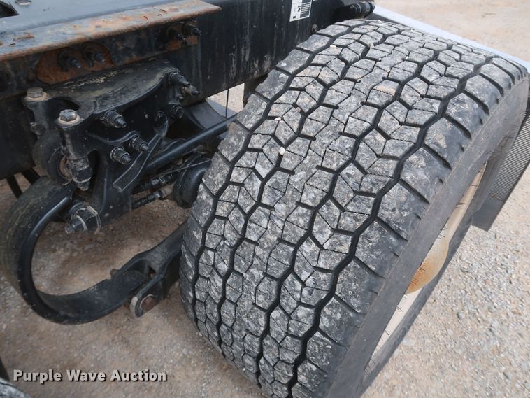 image for item KR9822 2019 Peterbilt 579  semi truck