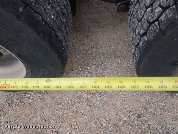 image for item KR9822 2019 Peterbilt 579  semi truck