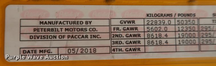 image for item KR9822 2019 Peterbilt 579  semi truck