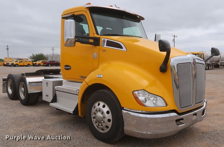 image for item KR9823 2019 Kenworth T680  semi truck