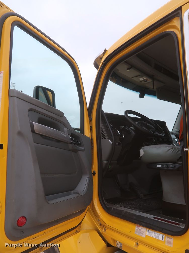 image for item KR9823 2019 Kenworth T680  semi truck