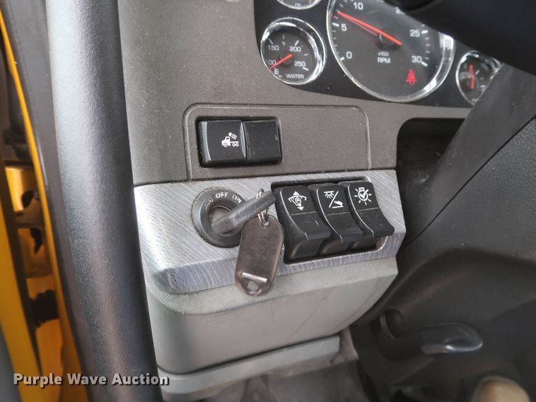 image for item KR9823 2019 Kenworth T680  semi truck