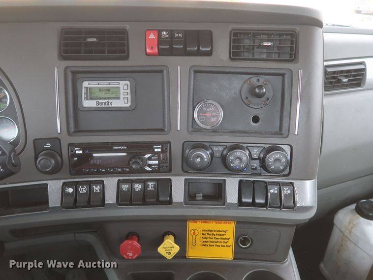 image for item KR9823 2019 Kenworth T680  semi truck
