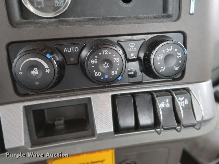 image for item KR9823 2019 Kenworth T680  semi truck