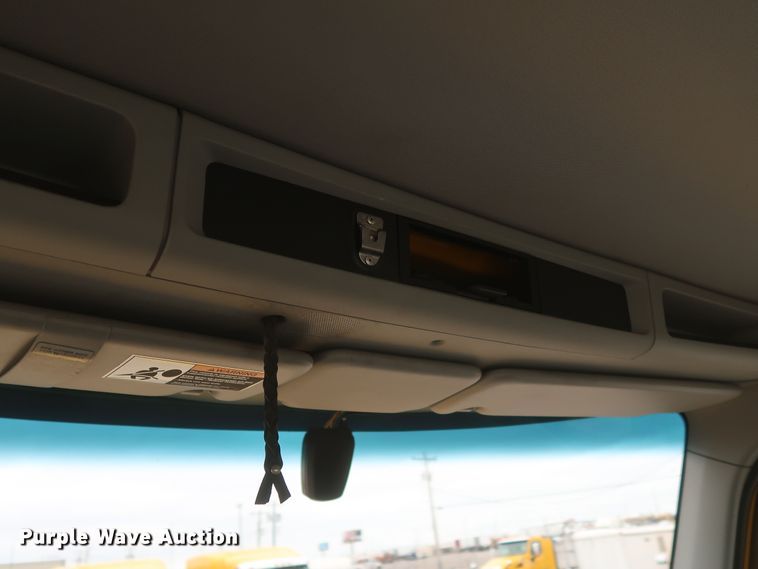 image for item KR9823 2019 Kenworth T680  semi truck