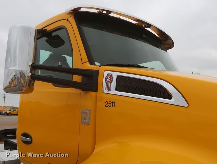 image for item KR9823 2019 Kenworth T680  semi truck