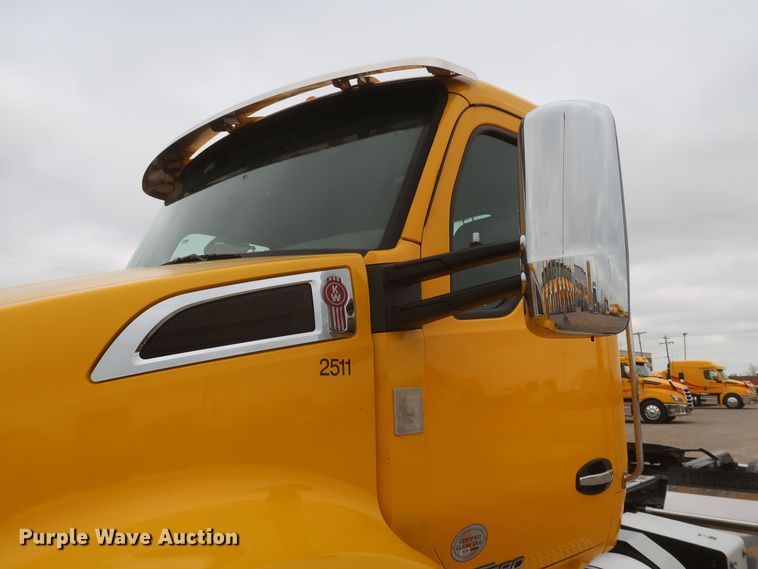 image for item KR9823 2019 Kenworth T680  semi truck