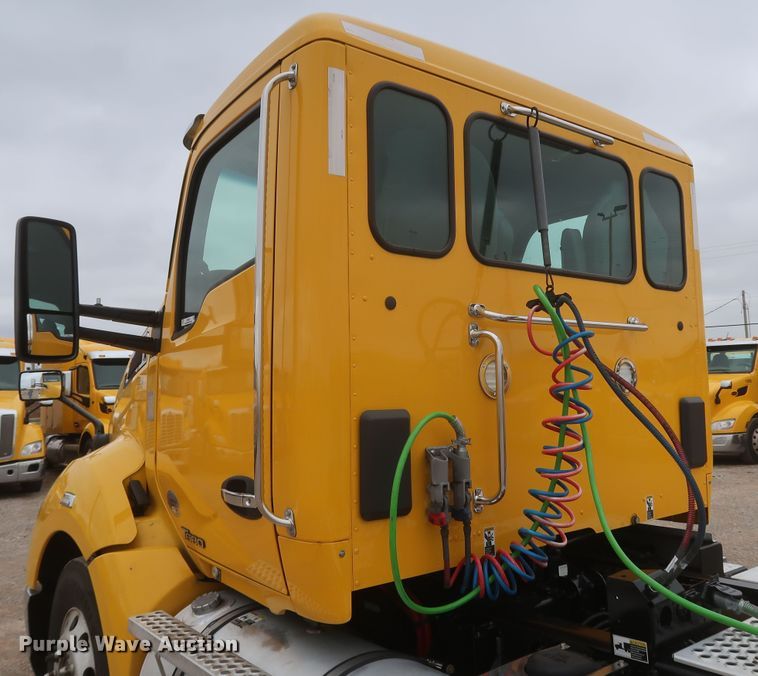 image for item KR9823 2019 Kenworth T680  semi truck