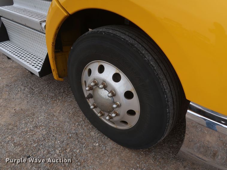 image for item KR9823 2019 Kenworth T680  semi truck