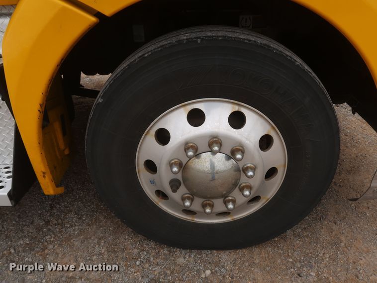 image for item KR9823 2019 Kenworth T680  semi truck