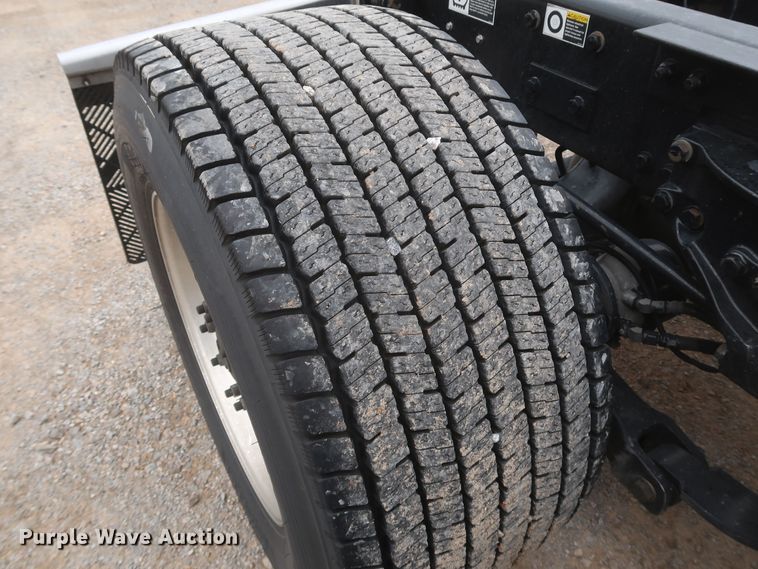 image for item KR9823 2019 Kenworth T680  semi truck