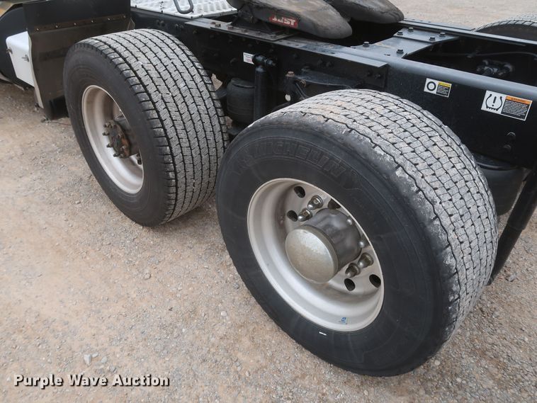 image for item KR9823 2019 Kenworth T680  semi truck