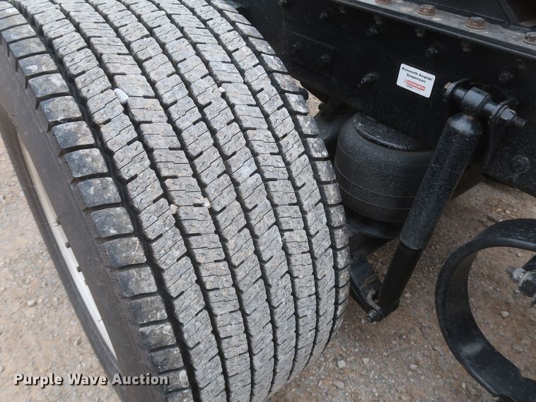 image for item KR9823 2019 Kenworth T680  semi truck