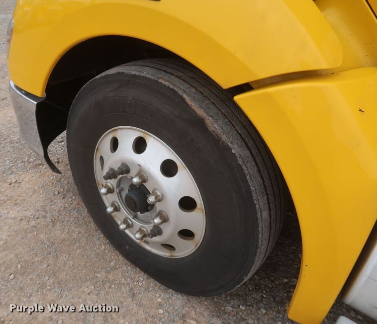 image for item KR9823 2019 Kenworth T680  semi truck