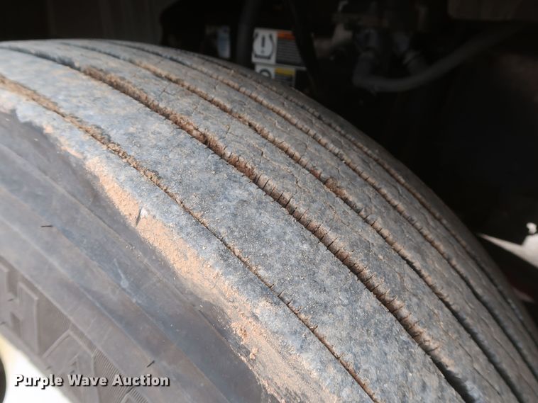 image for item KR9823 2019 Kenworth T680  semi truck