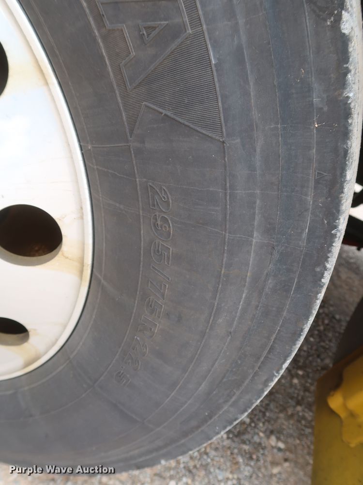 image for item KR9823 2019 Kenworth T680  semi truck