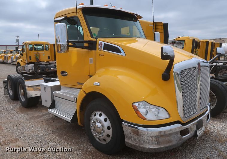 image for item KR9824 2019 Kenworth T680  semi truck