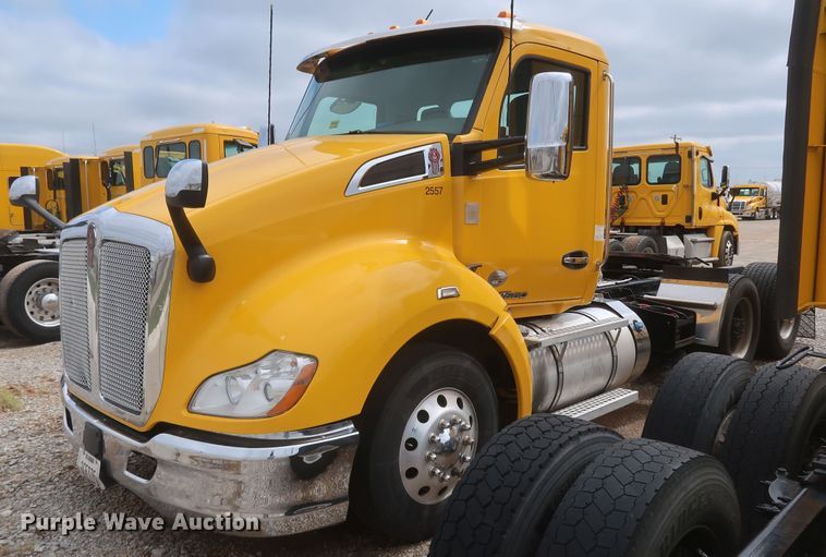 image for item KR9824 2019 Kenworth T680  semi truck
