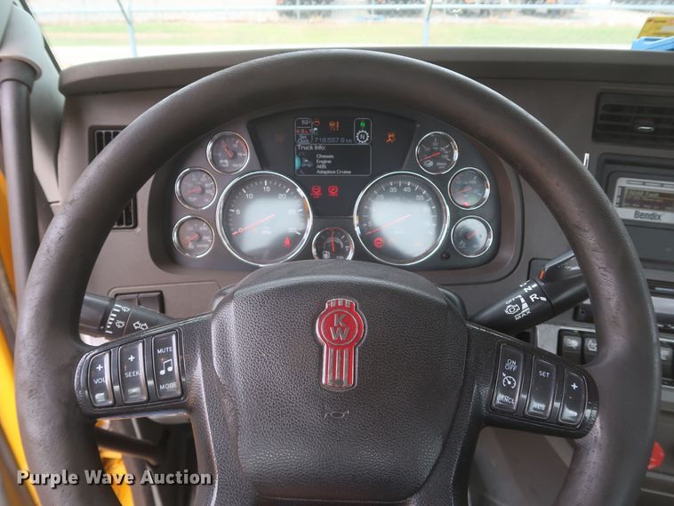 image for item KR9824 2019 Kenworth T680  semi truck
