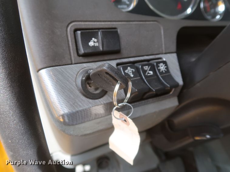 image for item KR9824 2019 Kenworth T680  semi truck