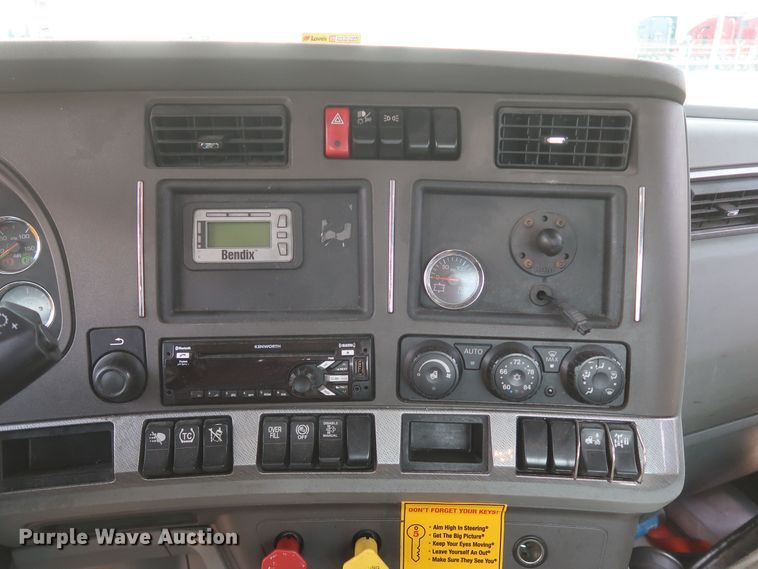 image for item KR9824 2019 Kenworth T680  semi truck