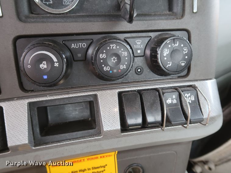 image for item KR9824 2019 Kenworth T680  semi truck