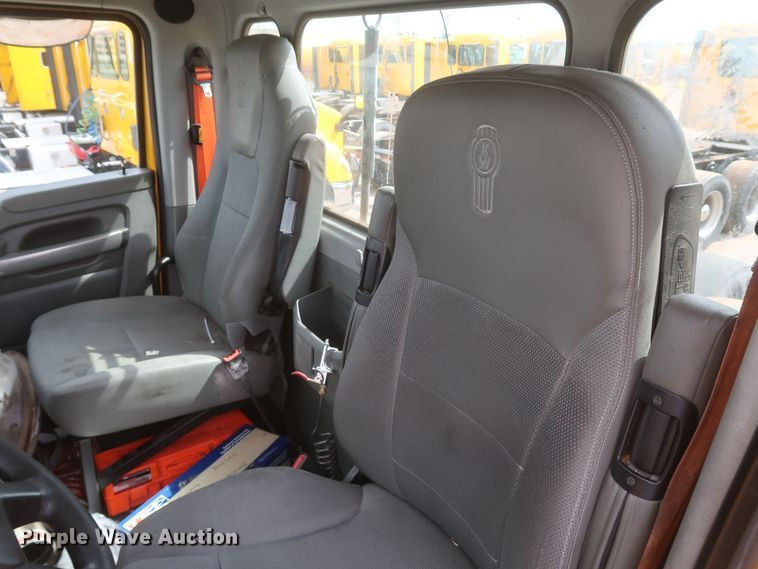 image for item KR9824 2019 Kenworth T680  semi truck