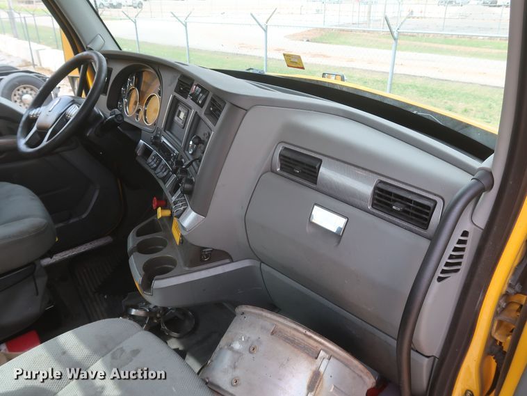 image for item KR9824 2019 Kenworth T680  semi truck