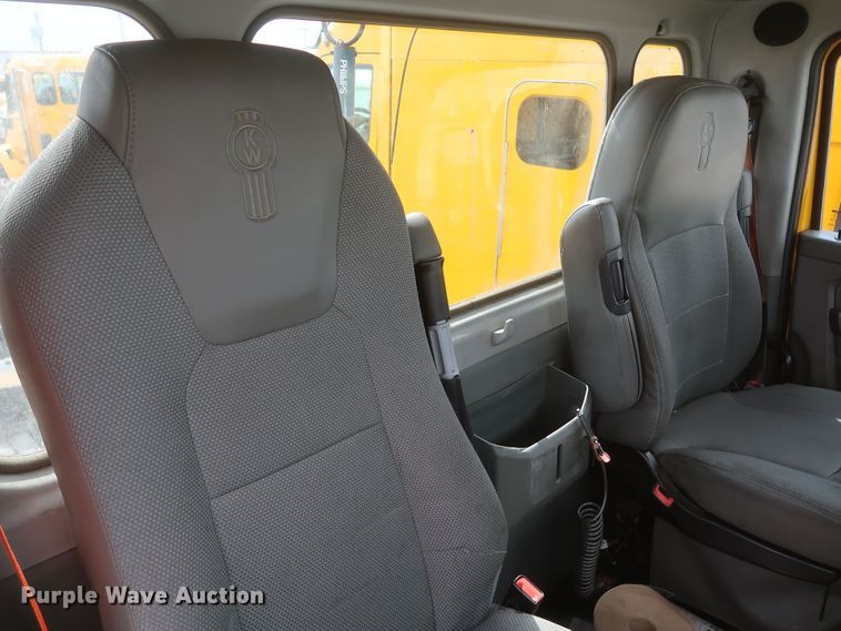 image for item KR9824 2019 Kenworth T680  semi truck