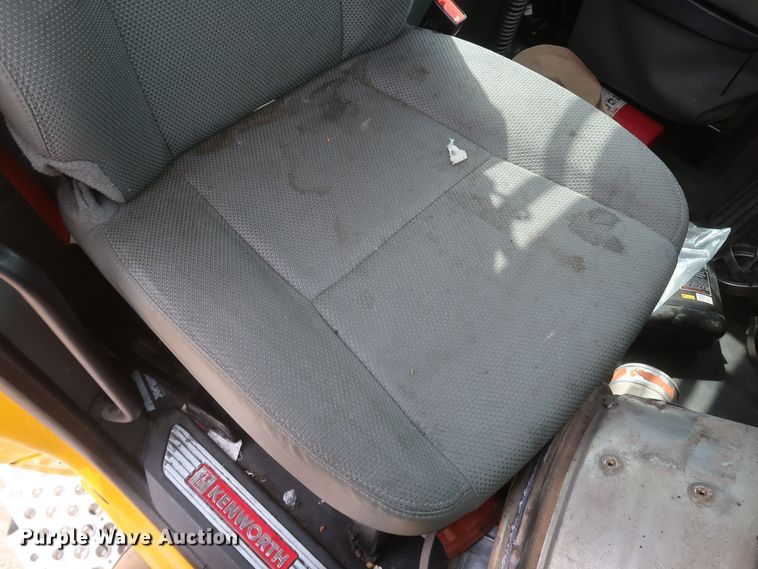 image for item KR9824 2019 Kenworth T680  semi truck