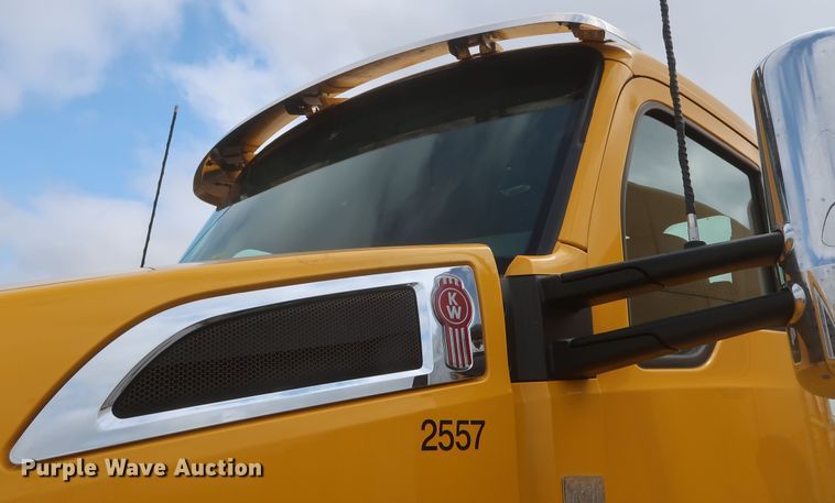 image for item KR9824 2019 Kenworth T680  semi truck