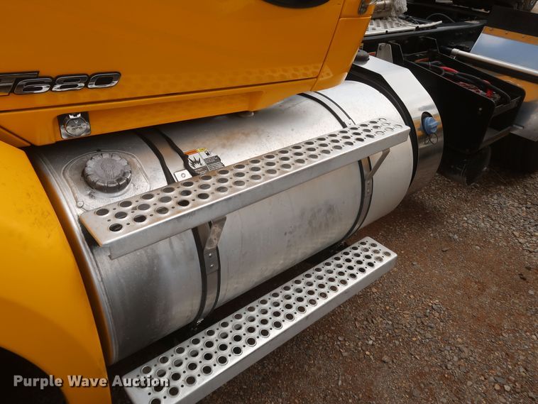 image for item KR9824 2019 Kenworth T680  semi truck