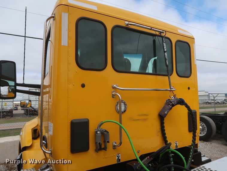 image for item KR9824 2019 Kenworth T680  semi truck