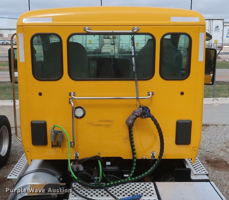 image for item KR9824 2019 Kenworth T680  semi truck