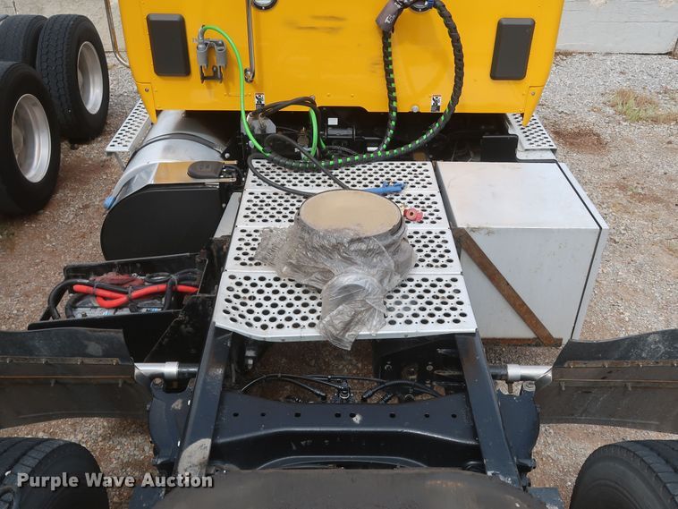 image for item KR9824 2019 Kenworth T680  semi truck