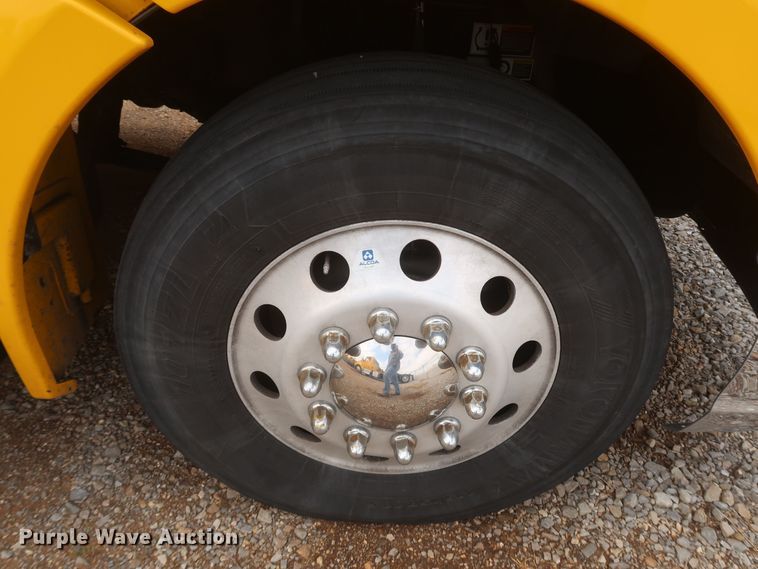 image for item KR9824 2019 Kenworth T680  semi truck