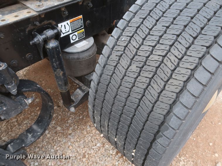 image for item KR9824 2019 Kenworth T680  semi truck