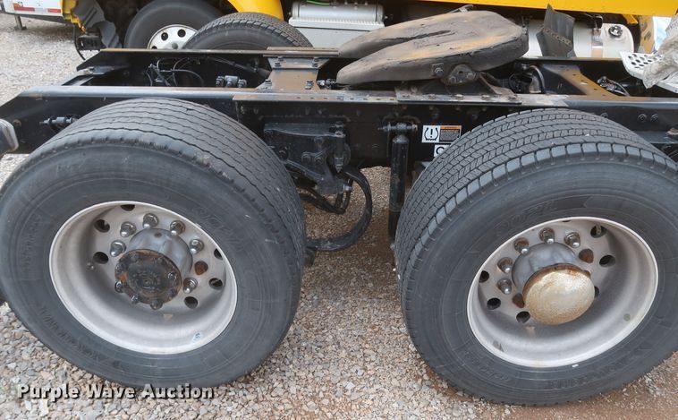 image for item KR9824 2019 Kenworth T680  semi truck