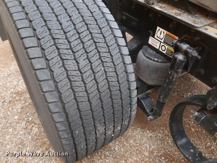 image for item KR9824 2019 Kenworth T680  semi truck