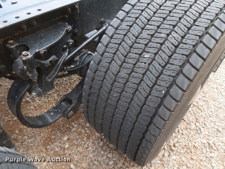 image for item KR9824 2019 Kenworth T680  semi truck